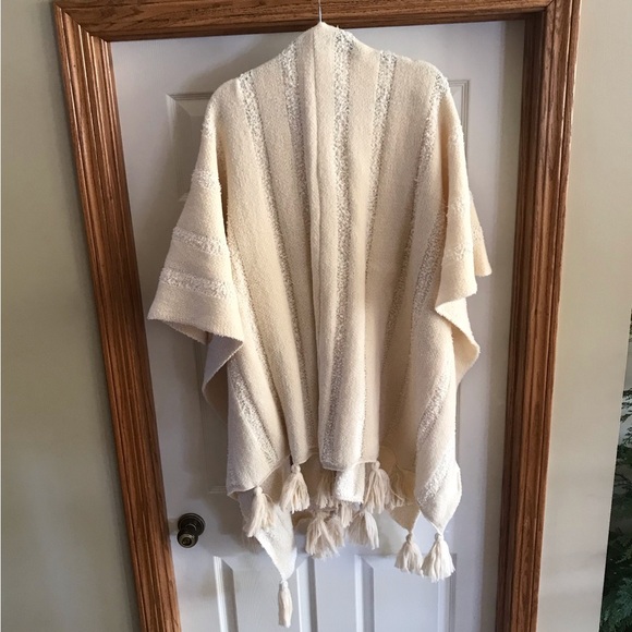 Serra Ivory Textured Shawl - Picture 2 of 7